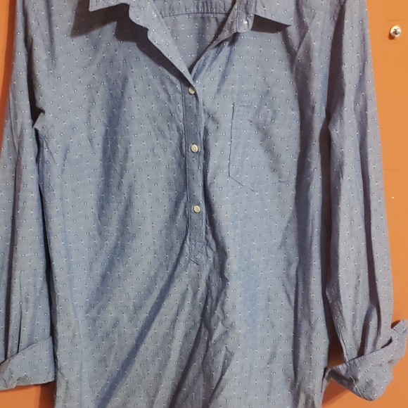Button down - Picture 2 of 2